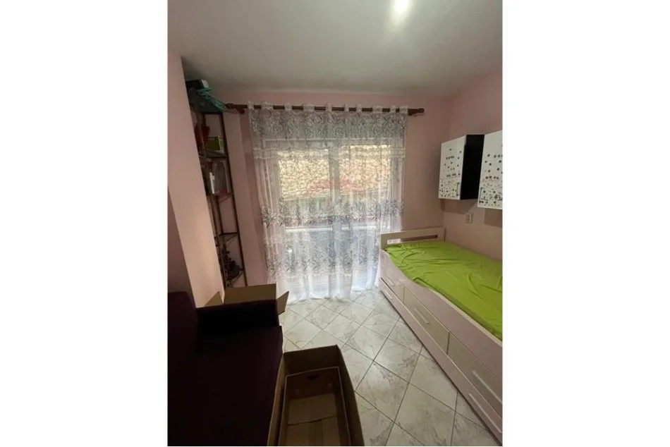 Tirane, jepet me qera apartament 2+1 Kati 1, 78 m² 450 € (Liqeni That)