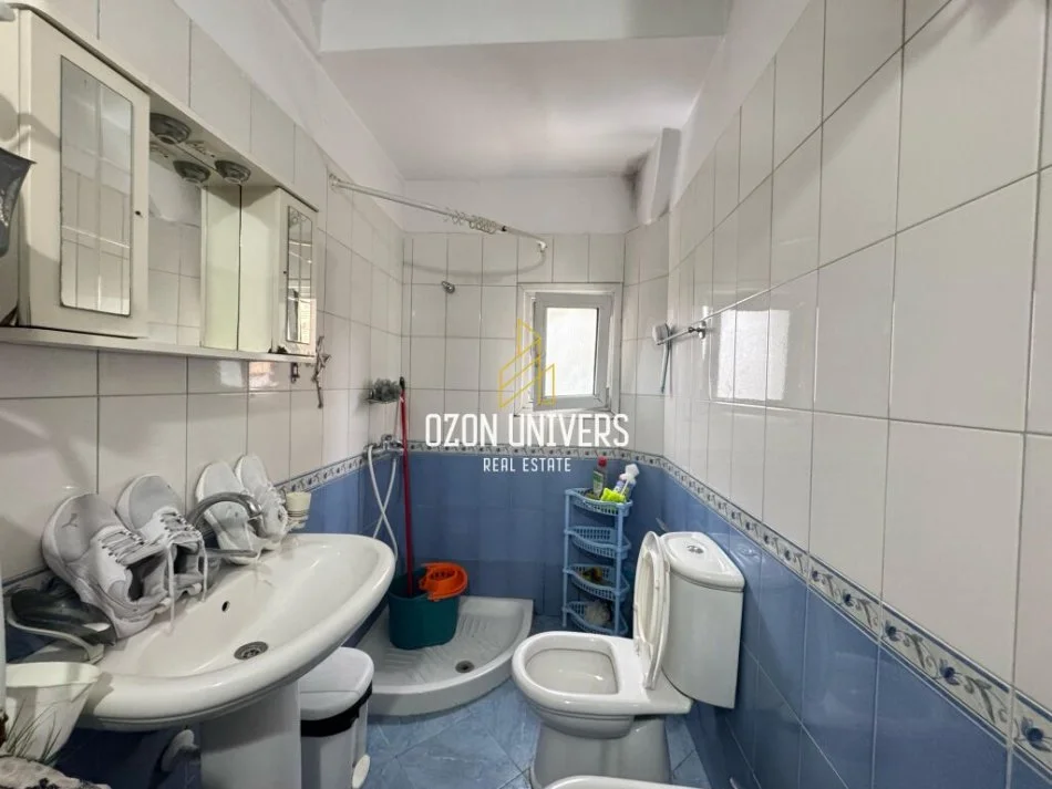 Tirane, jepet me qera apartament 2+1+Ballkon Kati 2, 70 m² 450 € (Kombinat)