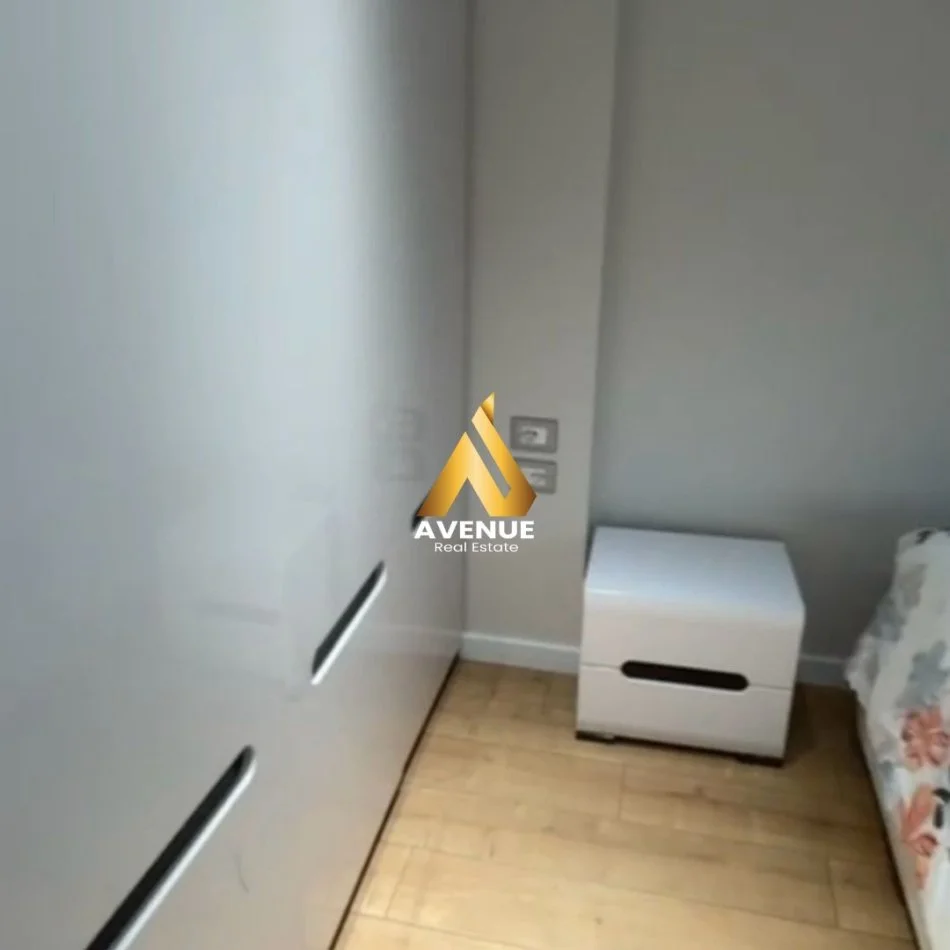 Tirane, jepet me qera apartament 1+1+Ballkon Kati 5, 75 m² 700 € (pjeter budi)