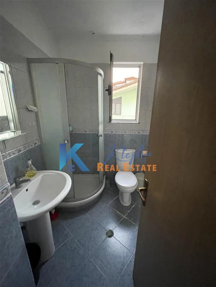 Tirane, jap me qera apartament 2+1+Ballkon , 700 € (Kodra e Diellit)