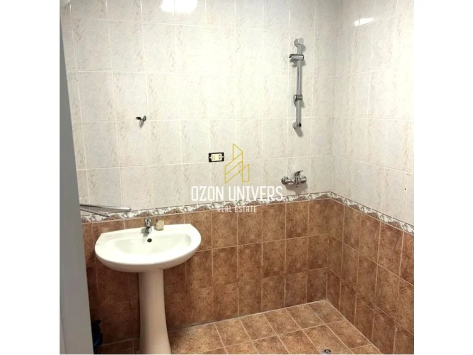 Tirane, jepet me qera zyre Kati 4, 120 m² 1.200 € (Blloku)
