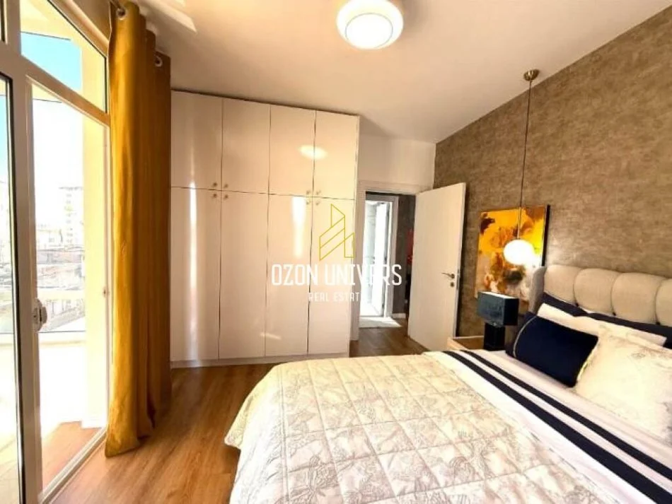 Tirane, jepet me qera apartament 1+1 , 86 m² 750 € (21 Dhjetori)
