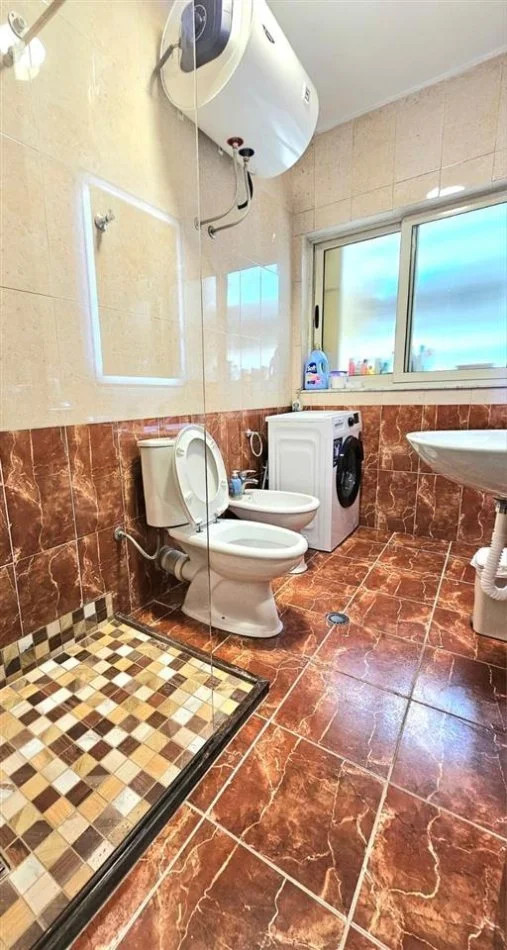 Tirane, jap me qera apartament 1+1+Ballkon Kati 4, 60 m² 500 € (TE FUSHA E AVIACIONIT)