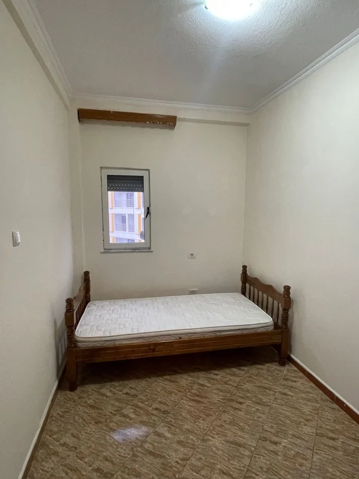 Tirane, jepet me qera apartament 2+1+Ballkon Kati 3, 70 m² 570 € (Zog te Zi)