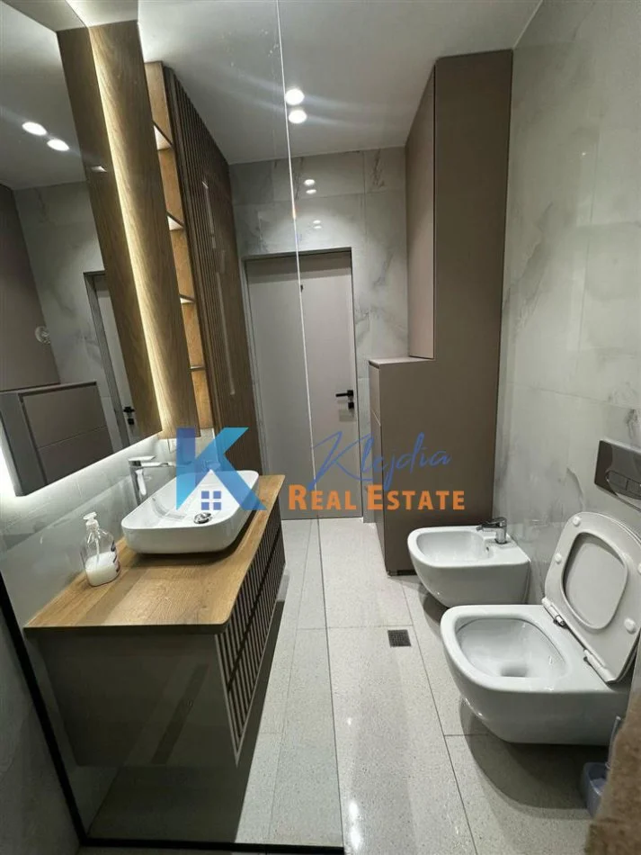 Tirane, jap me qera apartament 2+1+Ballkon Kati 2, 80 m² 850 € (Don Bosko)