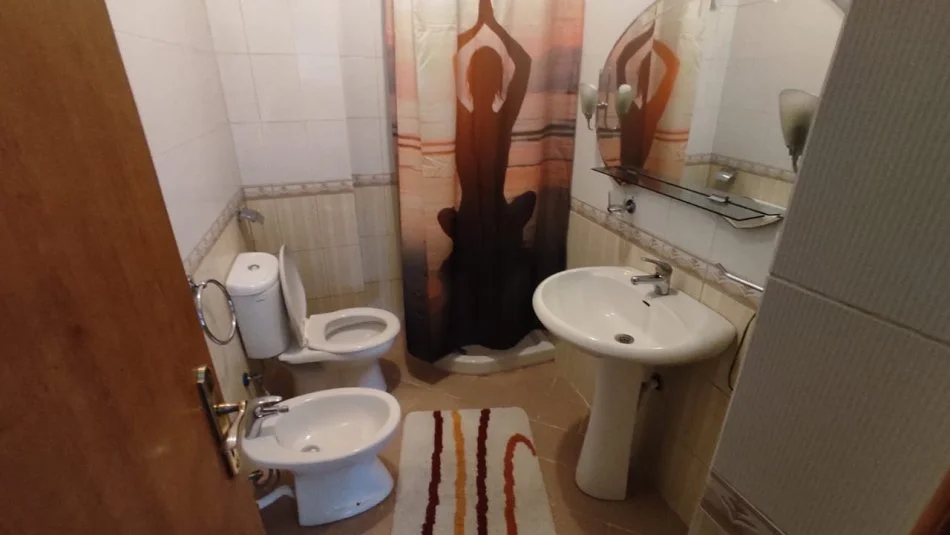 Tirane, jepet me qera apartament 2+1+Ballkon Kati 2, 100 m² 600 € (Kodra e Diellit, prane Eleonores)