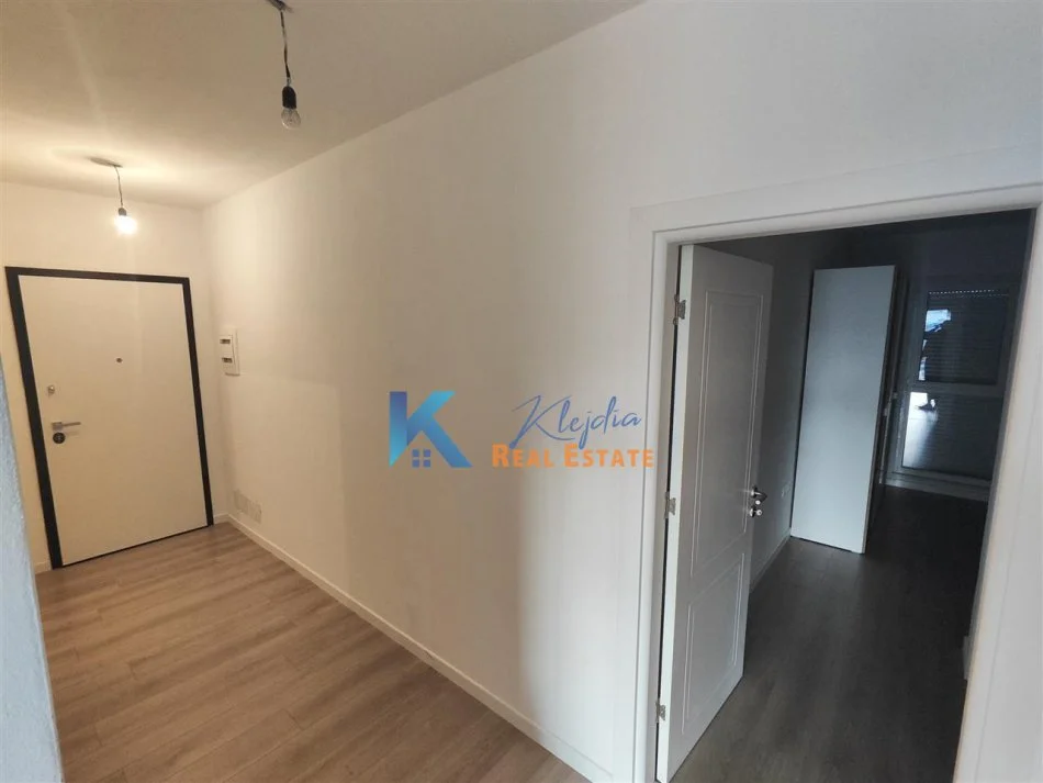 Tirane, jap me qera apartament 2+1+Ballkon Kati 3, 105 m² (Don Bosko, Rezidenca Drini A)