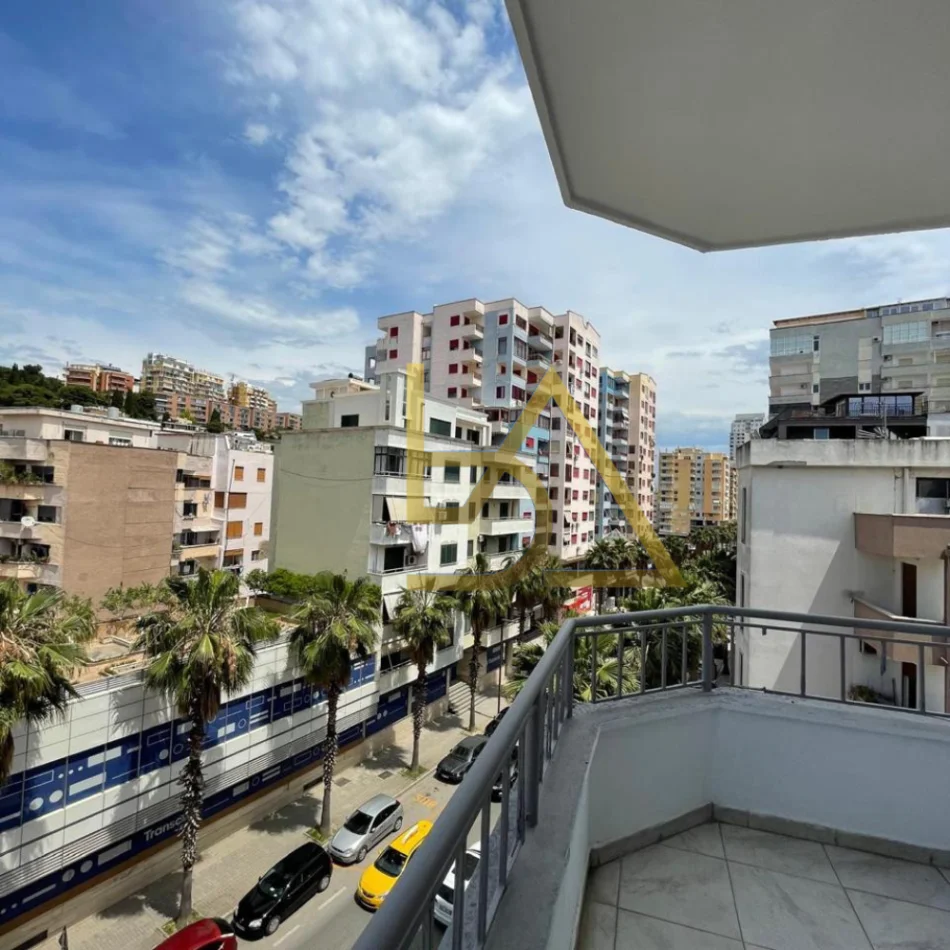 Durres, jepet me qera apartament 2+1+Ballkon Kati 5, 