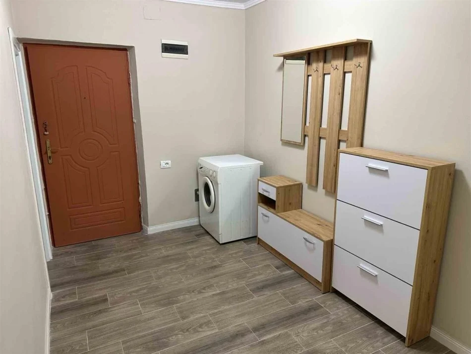 Tirane, jepet me qera apartament 1+1+Ballkon Kati 5, 60 m² 600 € (Shkolla e Baletit, prane Viva Market)