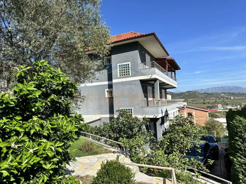 Tirane, shitet , 350.000 € (VORE)