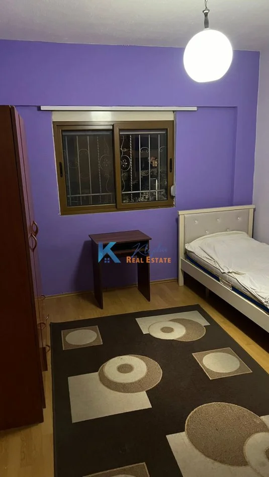 Tirane, jap me qera apartament 2+1+Ballkon Kati 3, 85 m² 600 € (Komuna e Parisit)