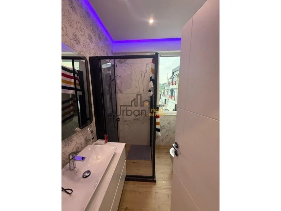 Tirane, shitet apartament 3+1 Kati 3, 133 m² 320.000 € (Liqeni i Thatë)