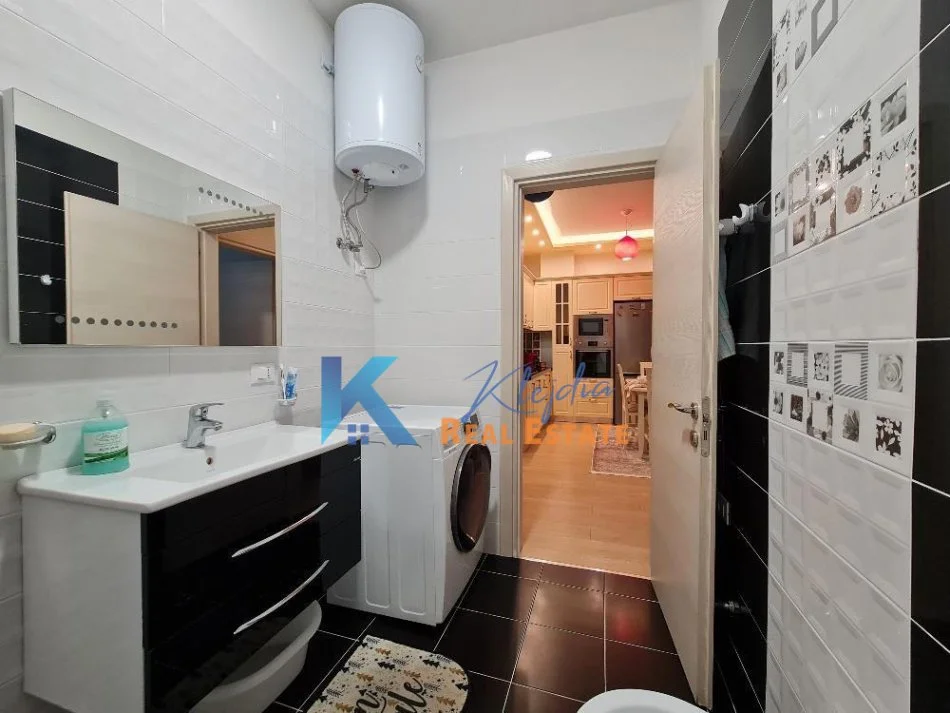 Tirane, jap me qera apartament 1+1+Ballkon Kati 7, 60 m² 650 € (Komuna e Parisit, Kika 2)