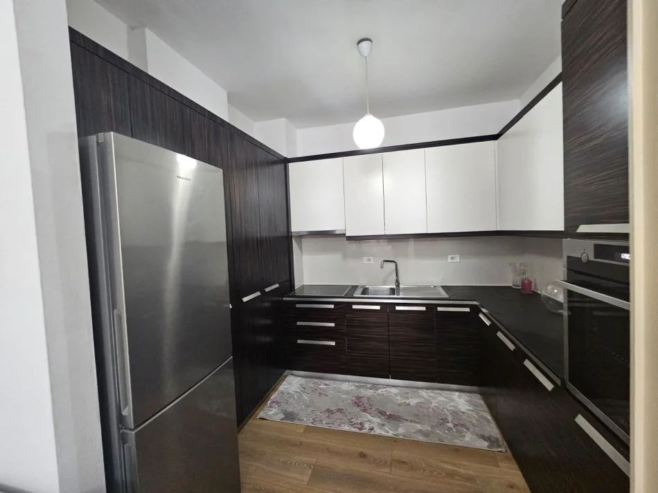 Tirane, shitet apartament 2+1+Ballkon Kati 7, 103 m² 130.000 € (loni ligori)
