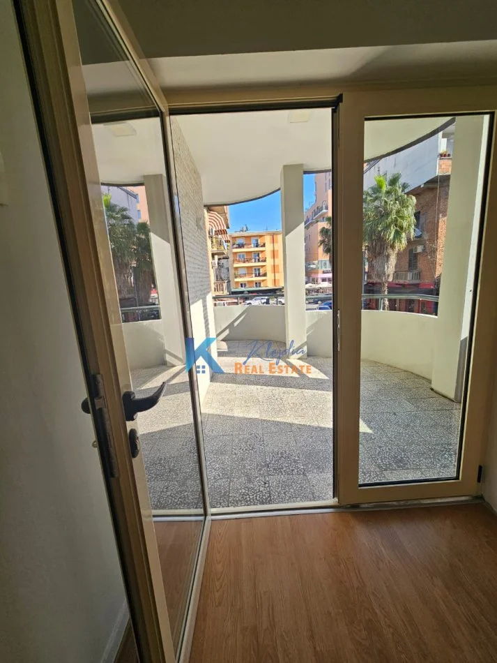 Tirane, jap me qera zyre Kati 2, 150 m² 1.500 € (AFER STADIUMIT DINAMO)