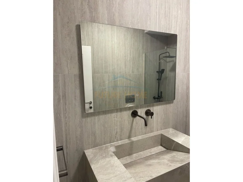 Tirane, jepet me qera 1+1+Ballkon Kati 2, 70 m² 650 € (Bulevardi Zogu i I)