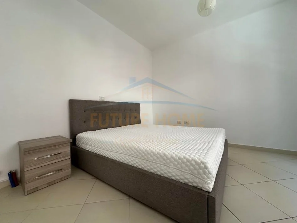 Tirane, jepet me qera apartament 1+1 Kati 2, 97 m² 350 € (UNAZA E RE)