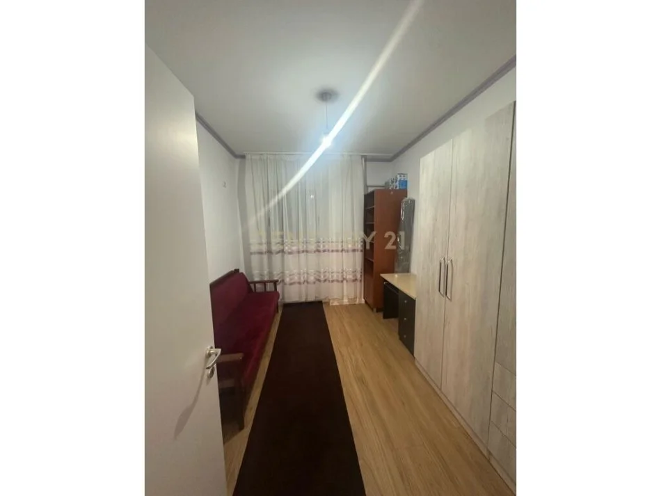 Tirane, jepet me qera 2+1 Kati 2, 101 m² 480 € ,Fresk