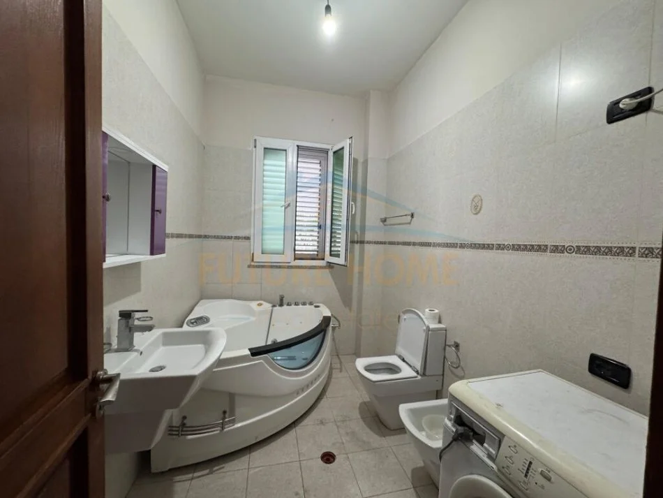 Durres, jepet me qera Vile Kati 3, 384 m² 1.000 € (Kryqit të Kuq, Durrës)