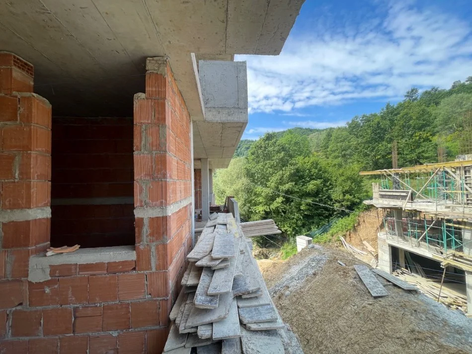 Tirane, shitet apartament 2+1+Ballkon Kati 3, 114 m² 250.000 € (Liqeni Thate)