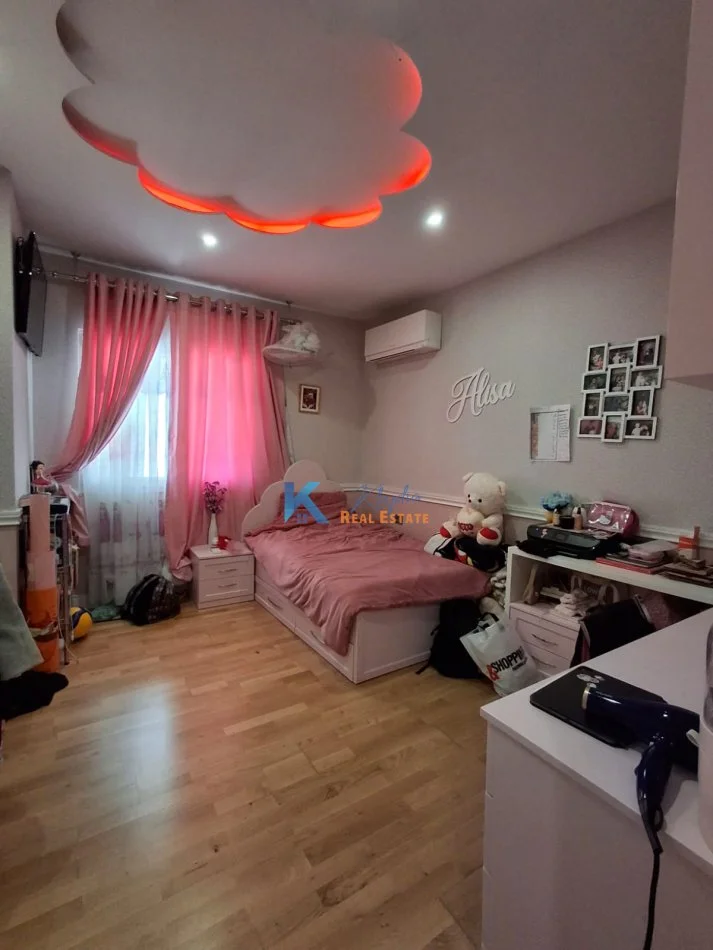 Tirane, shes apartament 3+1+Ballkon Kati 3, 128 m² 290.000 € (Komuna e Parisit)