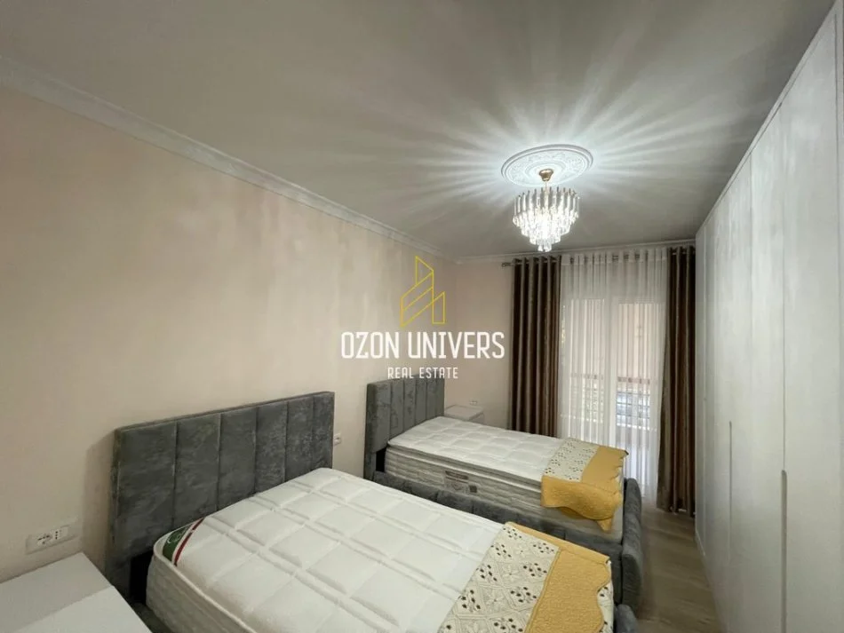 Tirane, jepet me qera apartament 2+1+Ballkon Kati 3, 120 m² 1.200 € (Kompleksi Colombo , Liqeni i Thatë)