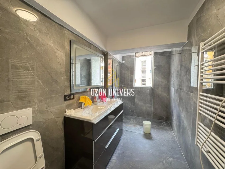 Ambient biznesi për qira në Bllok , 800€/muaj