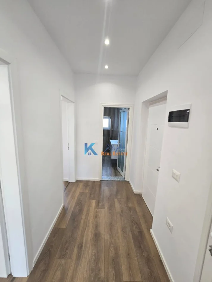 Tirane, shitet apartament 2+1+Ballkon Kati 4, 75 m² 185.000 € (Myslym Shyr, prane shkolles Pjeter Budi)