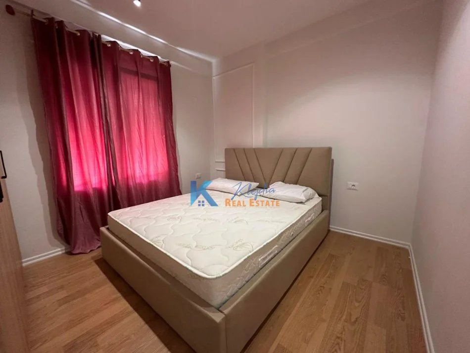 Tirane, jap me qera apartament 1+1+Ballkon Kati 2, 550 m² 550 € (1+1 per qira ne Selite, afer Xhamise se Selites)