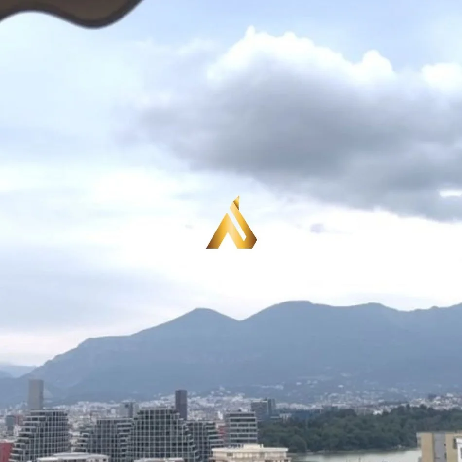 Tirane, jepet me qera apartament 1+1+Ballkon Kati 2, 70 m² 600 € (kopshti botanik)