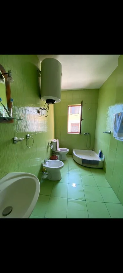 Tirane, jepet me qera apartament 2+1 Kati 2, 105 m² 430 € (Rruga Jordan Misja)