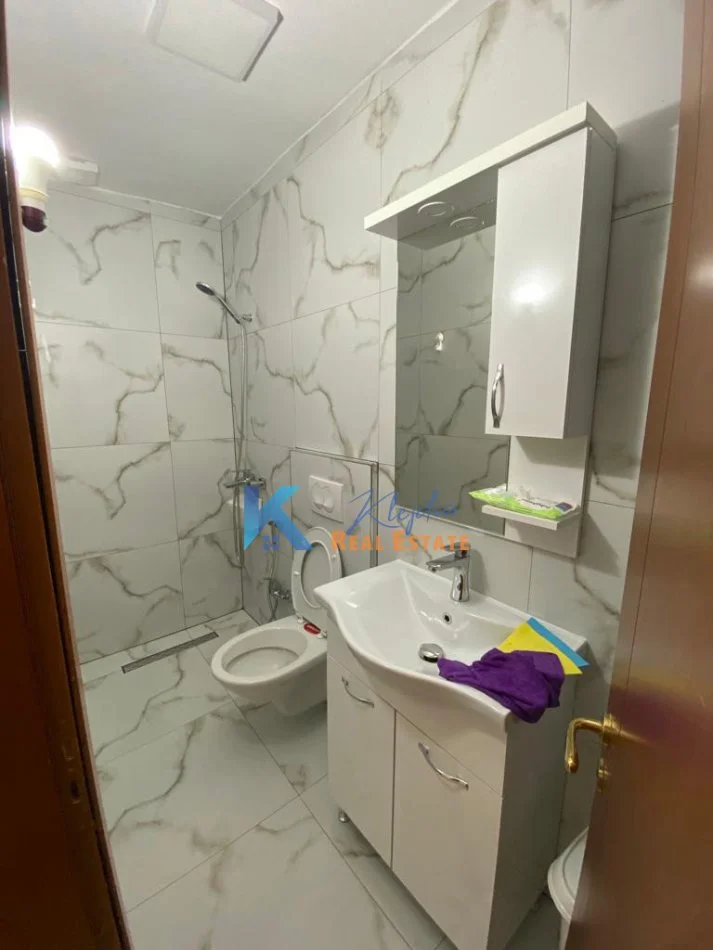 Tirane, jap me qera apartament 1+1 Kati 5, 52 m² 510 € (Qender, afer Postes Qendrore)