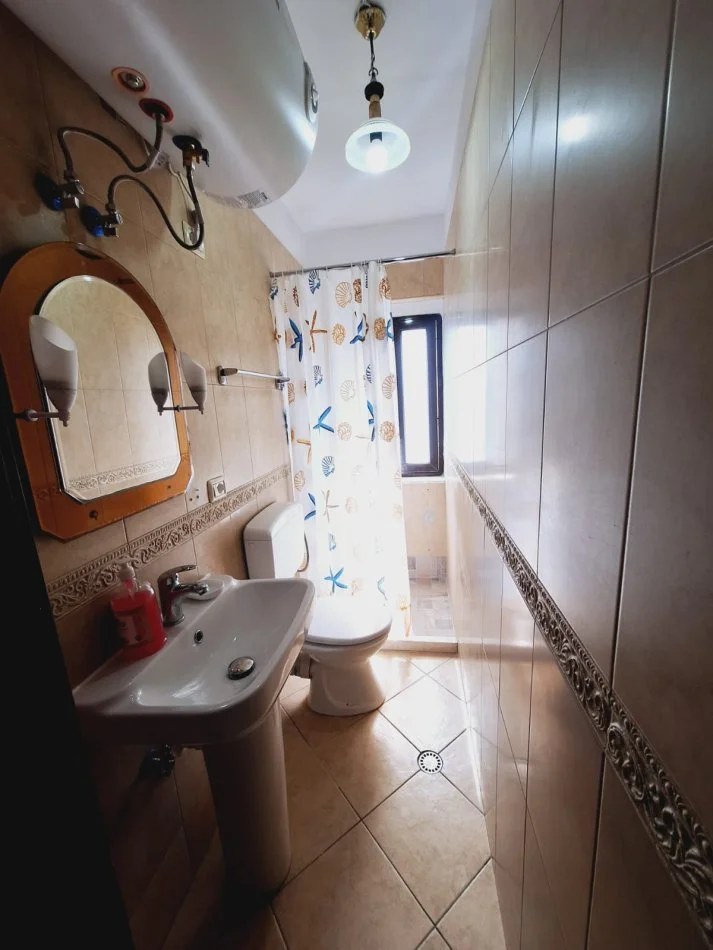 Tirane, jepet me qera apartament 2+1 Kati 4, 60 m² 470 € (Qendër)