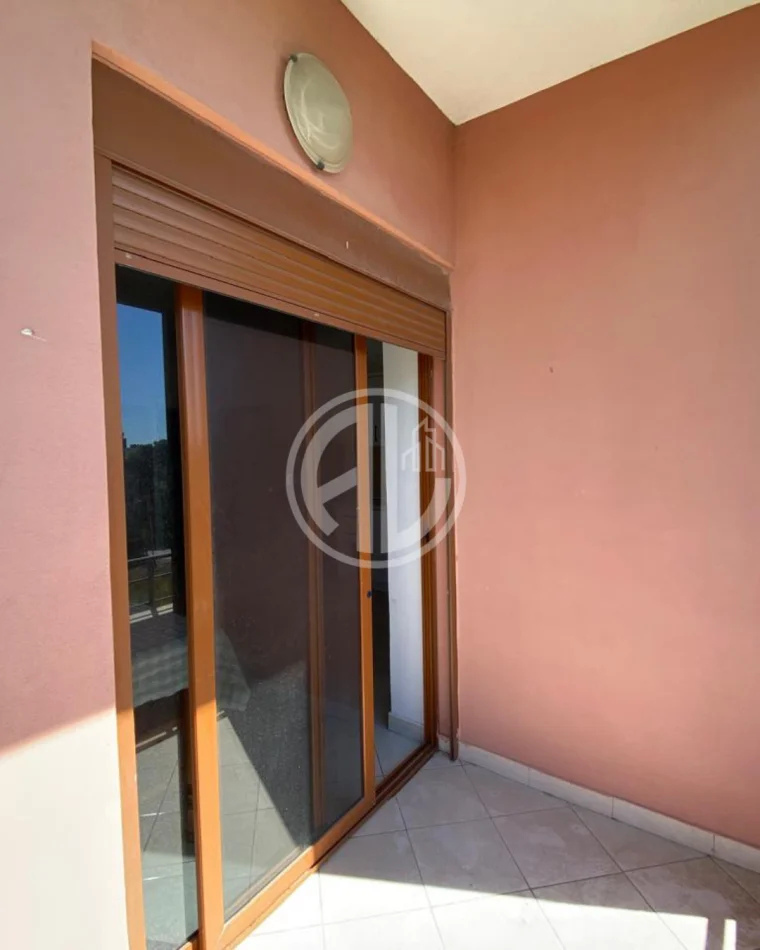 Durres, shitet 1+1+Ballkon Kati 5, 65.000 € 