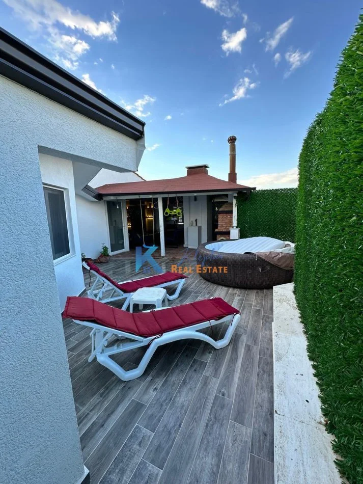 Mali Robit, shitet apartament+verande | Penthouse 3+1+Aneks+Ballkon , 230 m² 255.000 € (Golem – 50m nga deti)