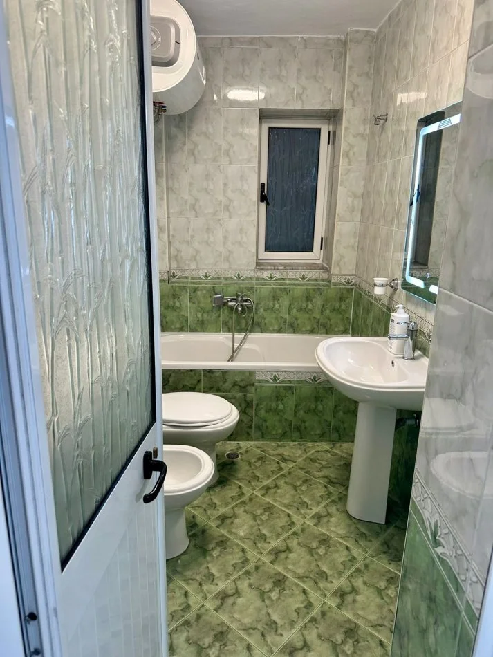 Tirane, jepet me qera apartament 2+1 Kati 6, 72 m²550 euro (Ali Demi)