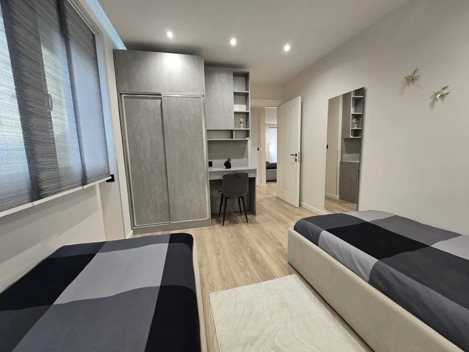 Tirane, jepet me qera apartament 2+1 Kati 3, 1.500 m² 1.500 € (Myslym Shyri)