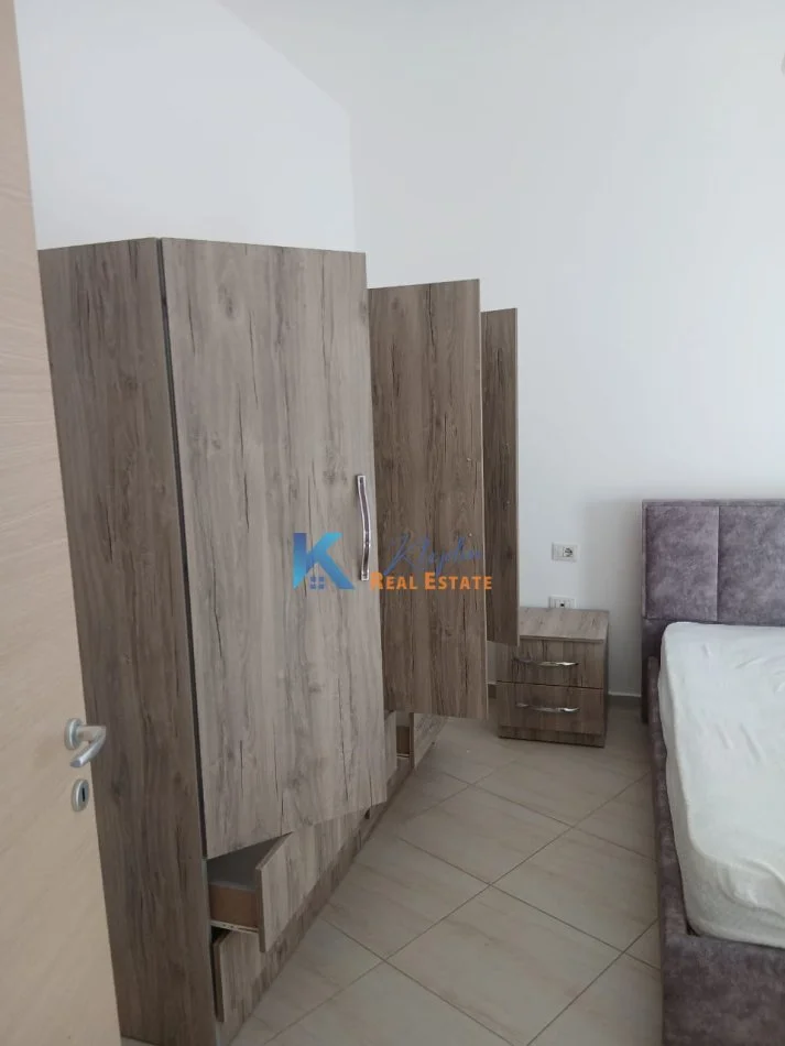 Tirane, jap me qera apartament 2+1+Ballkon Kati 2, 92 m² 500 € (Liqeni i Thate, afer Vila 21)