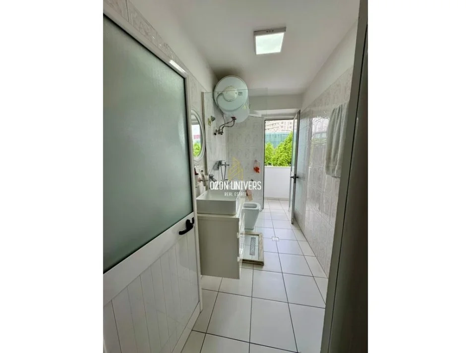 Tirane, jepet me qera ambjent biznesi Kati 2, 68 m² 750 € (Vasil Shanto)