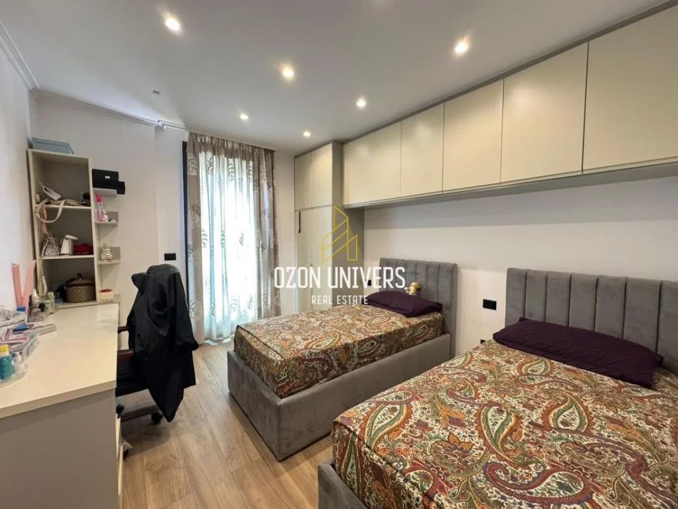 Tirane, jepet me qera apartament 2+1+Ballkon Kati 1, 137 m² 1.500 € (Rezidencë në TEG)
