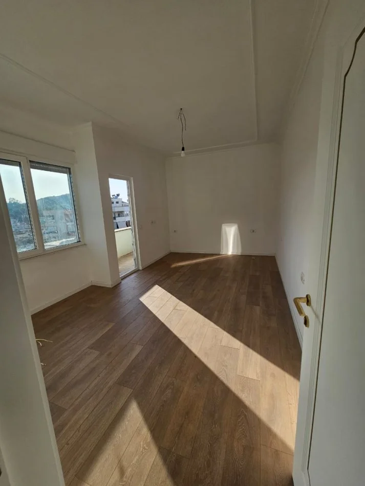 Tirane, jepet me qera apartament 2+1 Kati 11, 300 m² 1.500 € (Yzberisht)