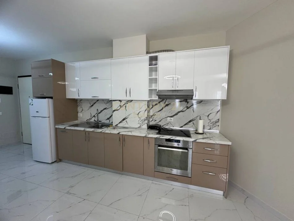 Tirane, jepet me qera apartament 1+1 Kati 6, 70 m² 650 € (prokuroria e tiranes)