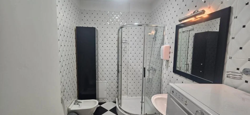 Tirane, jepet me qera 1+1+Ballkon , 80 m² 520 € 