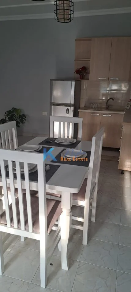 Tirane, jepet me qera apartament 2+1+Aneks Kati 4, 80 m² 550 € (Rruga Irfan Tomini, afer shkolles 26 Nentori)