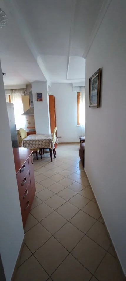 Tirane, jepet me qera apartament 1+1 Kati 6, 70 m² 500 € (Rruga e Barrikadave)