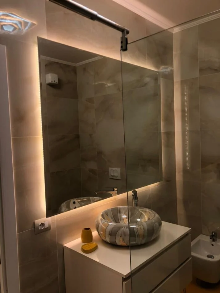 Tirane, jepet me qera apartament 2+1 Kati 5, 100 m² 1.200 € (Rruga e Kosovareve)