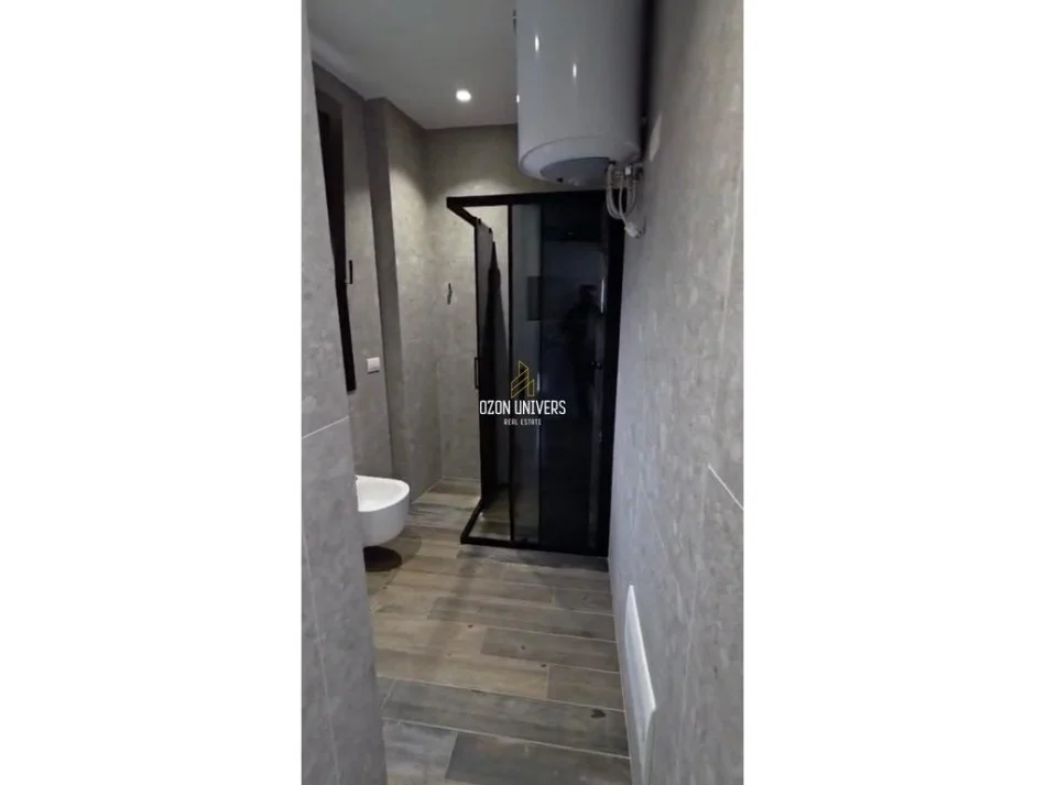 Tirane, jepet me qera apartament duplex Dublex Kati 7, 125 m² 1.700 € (Rruga e Barrikadave, Qendër)