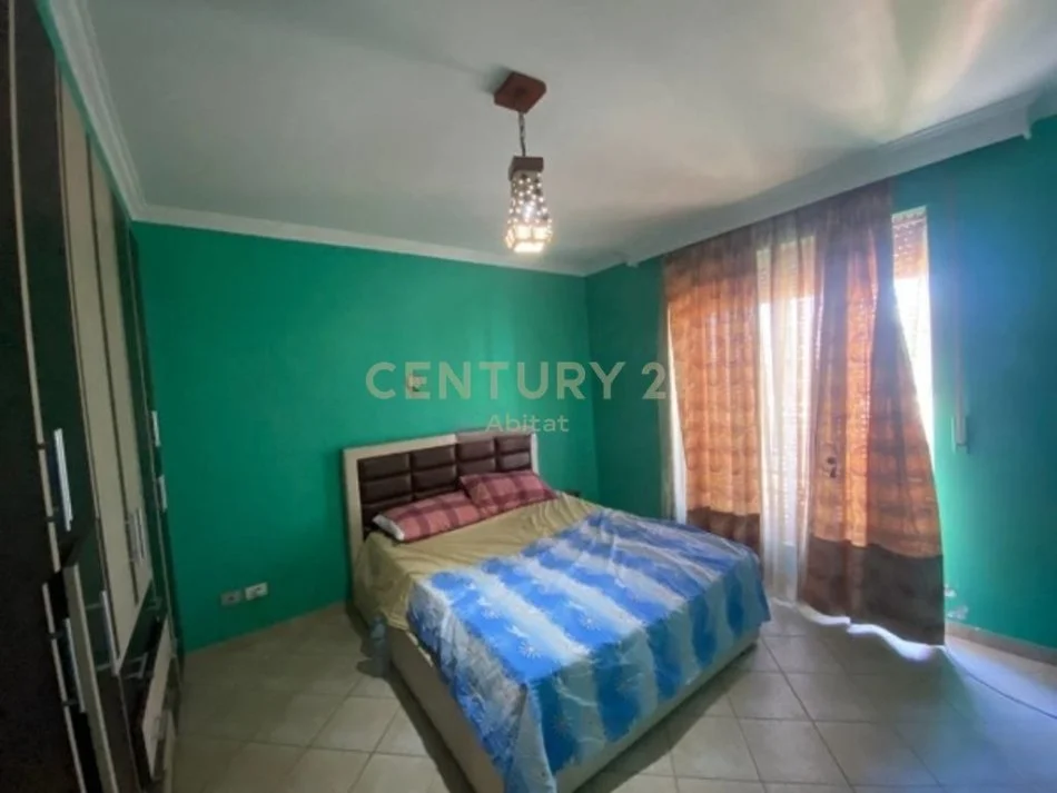 Tirane, jepet me qera apartament 2+1 Kati 10, 140 m² 800 € (RR. E BARRIKADAVE)