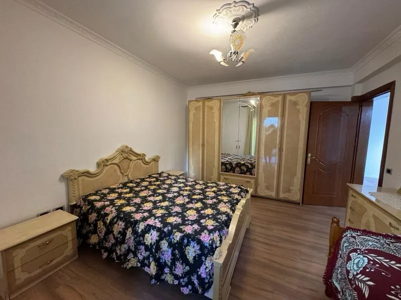 Tirane, jepet me qera apartament 3+1 Kati 2, 120 m² 500 € (Sauku i Ri)