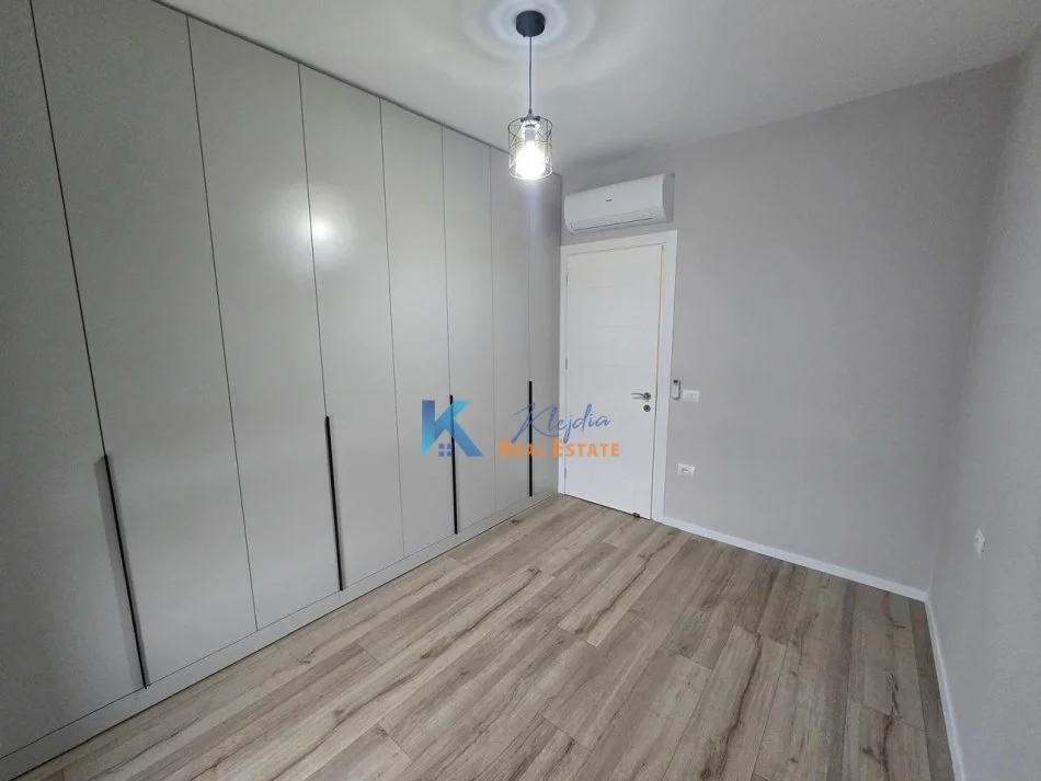 Tirane, jap me qera apartament 2+1+Ballkon Kati 5, 110 m² 1.000 € (Porcelan, Rezidenca Erli)